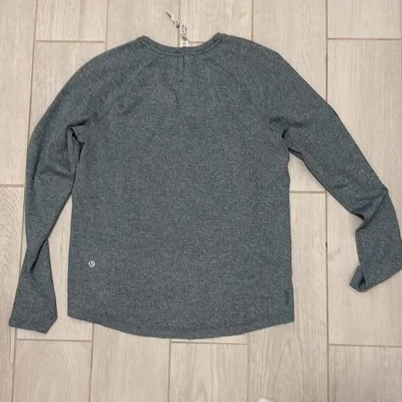 Green lululemon lightweight long sleeve 4 - Picture 5 of 5